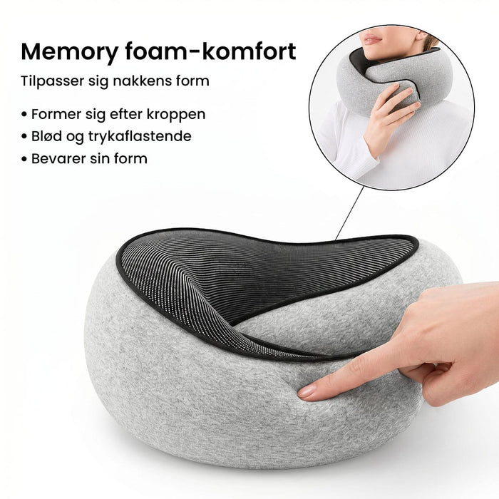 En finger trykker ned i den grå Rejsepude Premium. Billedet viser puden i brug som ergonomisk nakkestøtte.